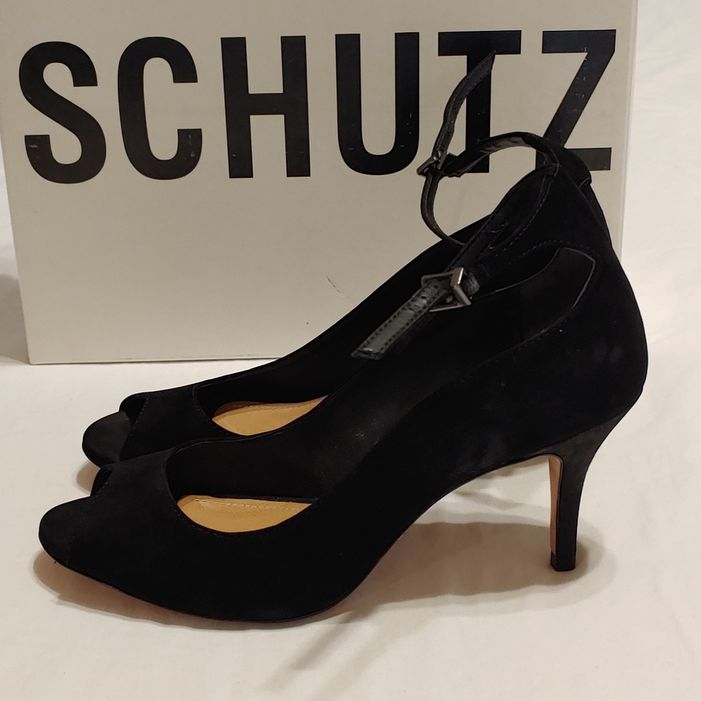NWT Schutz Liffa Black Pumps 7.5